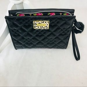 ‼️‼️Flash Sale‼️Betsey Johnson Large Wristlet